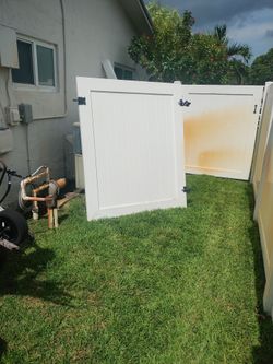 White PVC gate 5Wx 6H