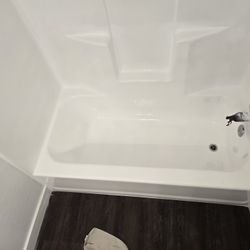 Bathtub R.e.g.l.a.z.e