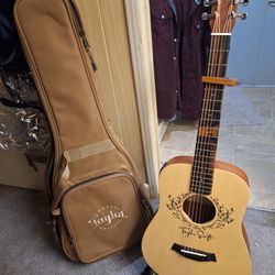 Taylor Swift - Signature Baby Taylor Guitar