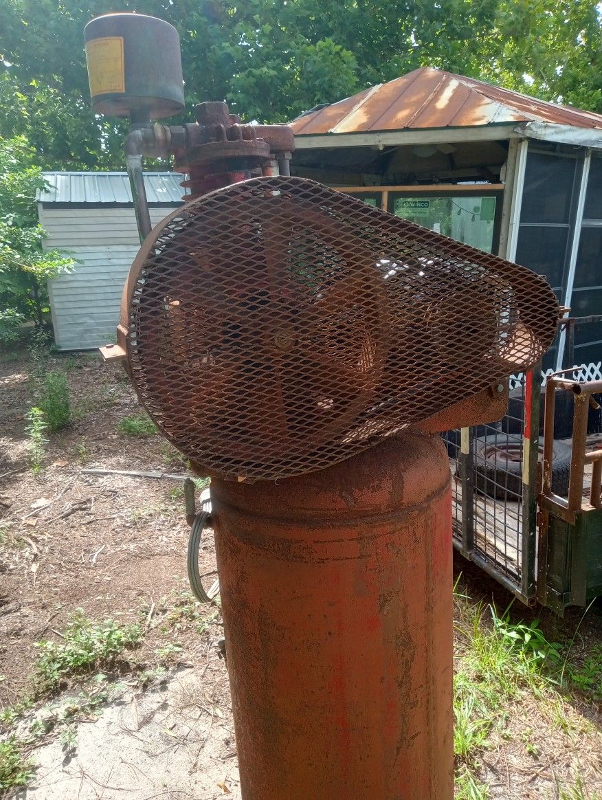 60 Gallon working air compressor 220 Volt
