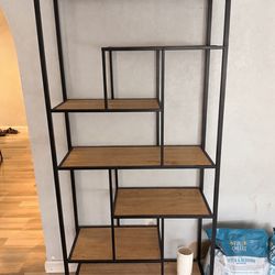 Freestanding shelf