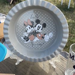 Mickie and Minnie spring pie pan