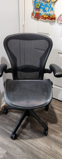 Herman miller Aeron ( SIZE B ) FIRM ON PRICE !!