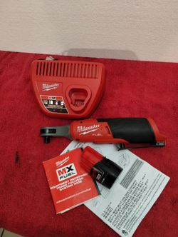 Like New  M12 Milwaukee Fuel 3/8 Ratchet Kit $$190 Fijo