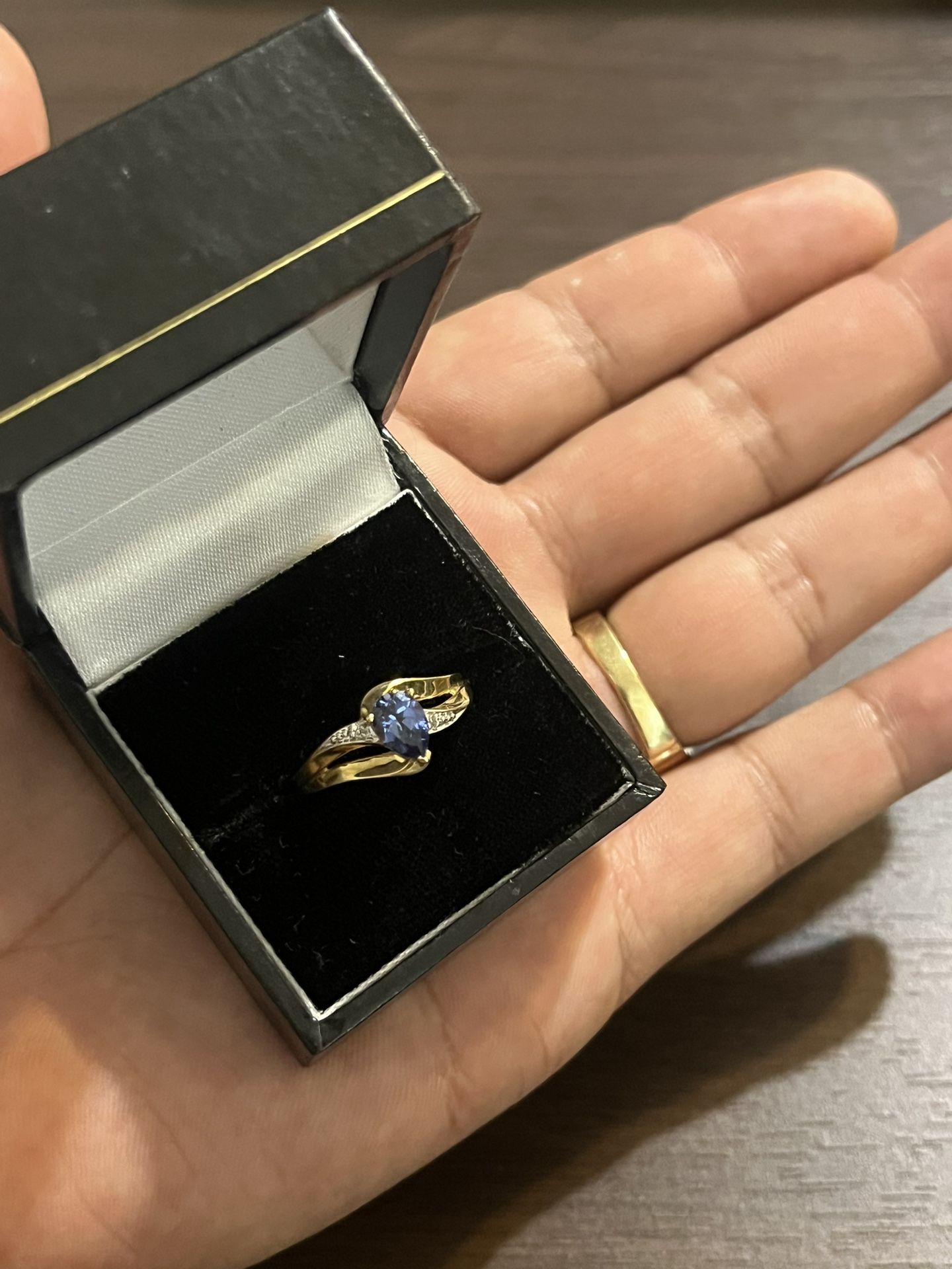 10K Yellow Gold Blue Spinel Stone Ring Size 7