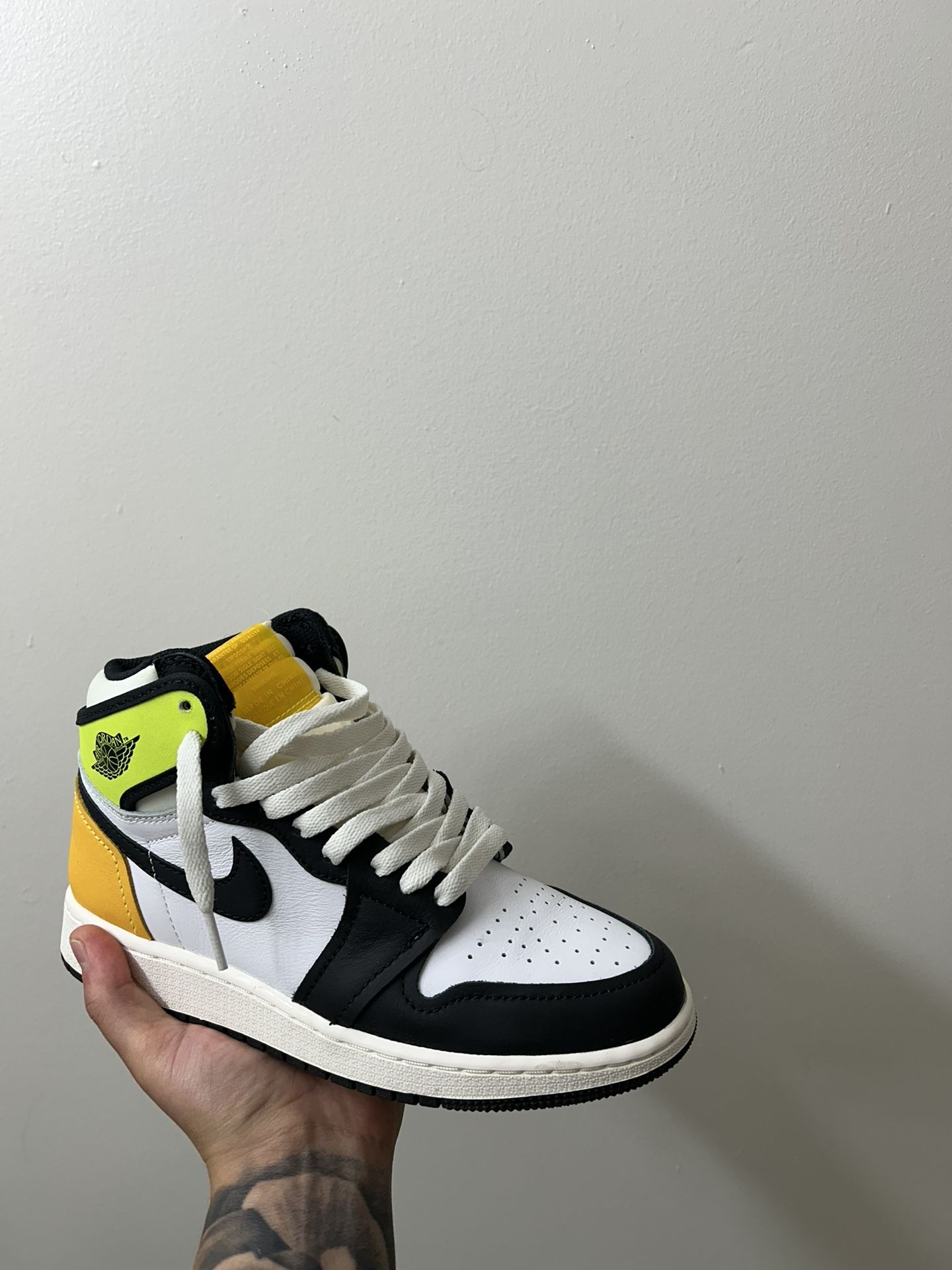 Jordan 1 White Black Volt University Gold