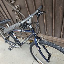 Trek Mountain Bike 