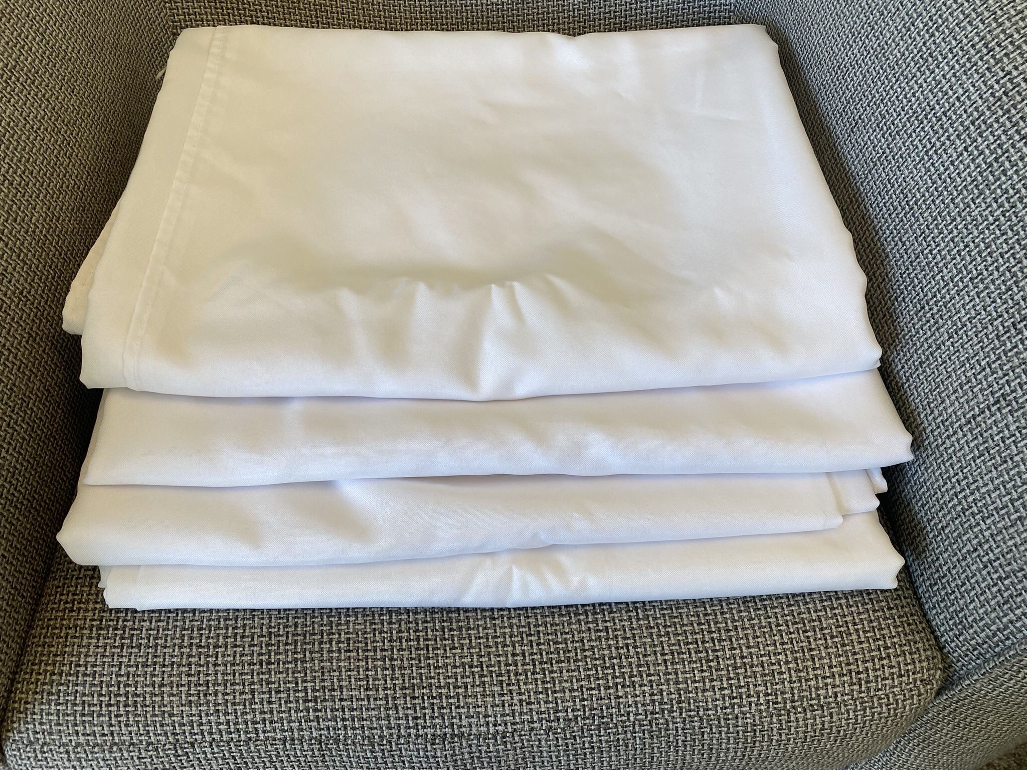 4 White Rectangular Oblong Tablecloths