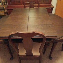 Dining Room Table And Chairs 