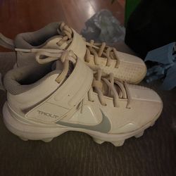 Used Trout Baseball Cleats 1.5 Youth