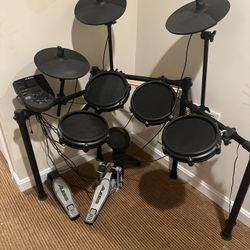 Alesis Nitro Mesh 8-Piece Electronic Drum Set