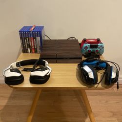 PS4, 2 Controllers, 2 Headsets, 10 Games