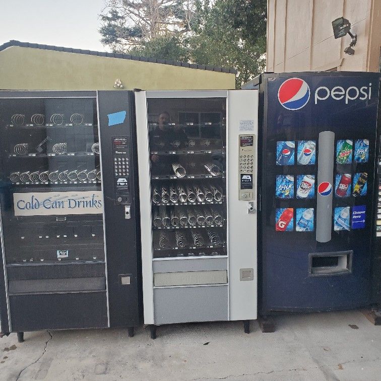 PLEASE READ DESCRIPTION!!!- Snack, Sode, Food, Combo And Ice cream Vending Machines