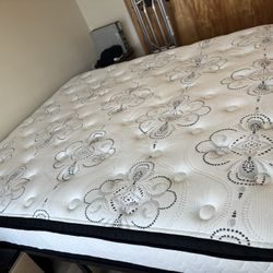 Ashley Signature California King Bed w/frame