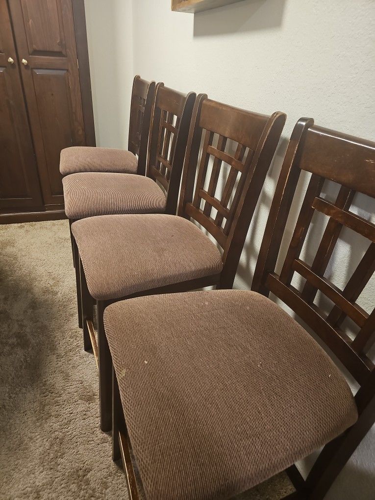Free Super Wobbly Chairs