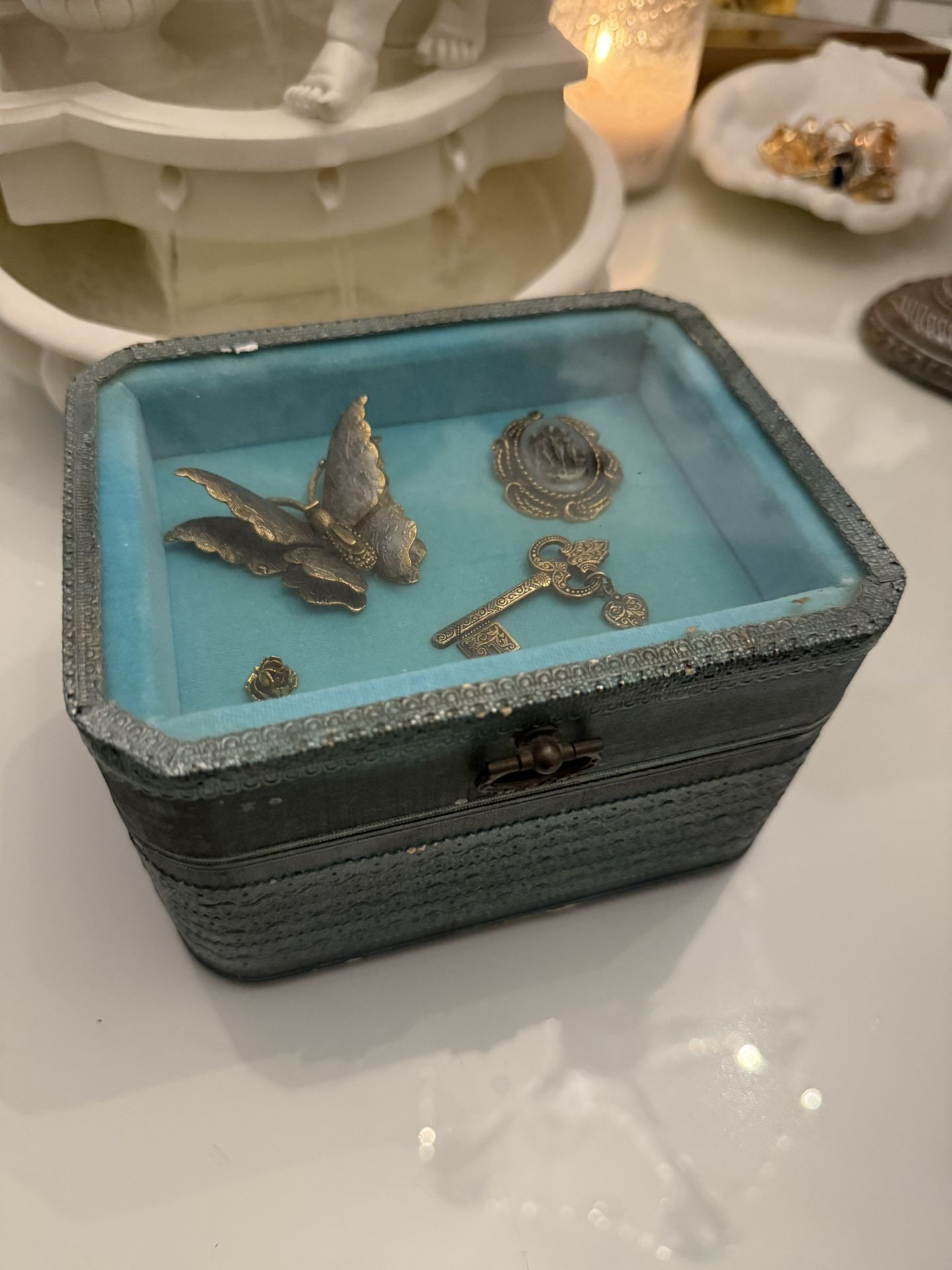 Unique Vintage Jewelry/Trinket Box