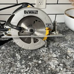 Dewalt Saw 7 1/4”