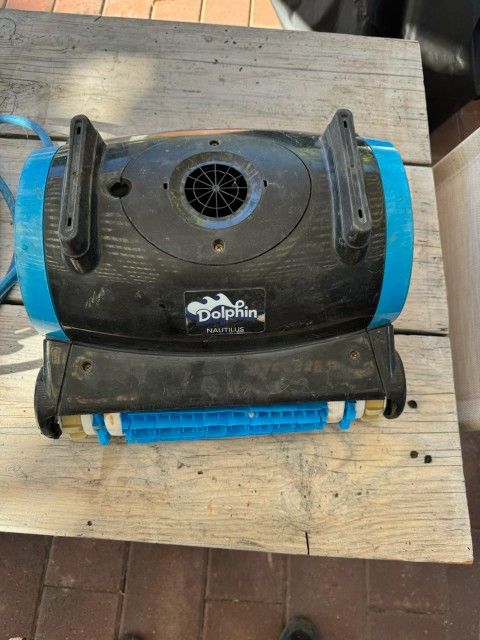 Dolphin Nautilus Pool Cleaner