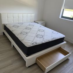 Brand New Queen Bed with Mattress / Cama Queen con Colchón y Mesas de Noche Nuevo a Estrenar … Fast 🚚