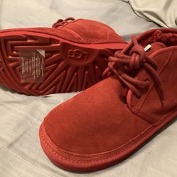 BRAND NEW KIDS UGGS SIZE 4