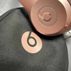 Rose gold Solo Beats 3