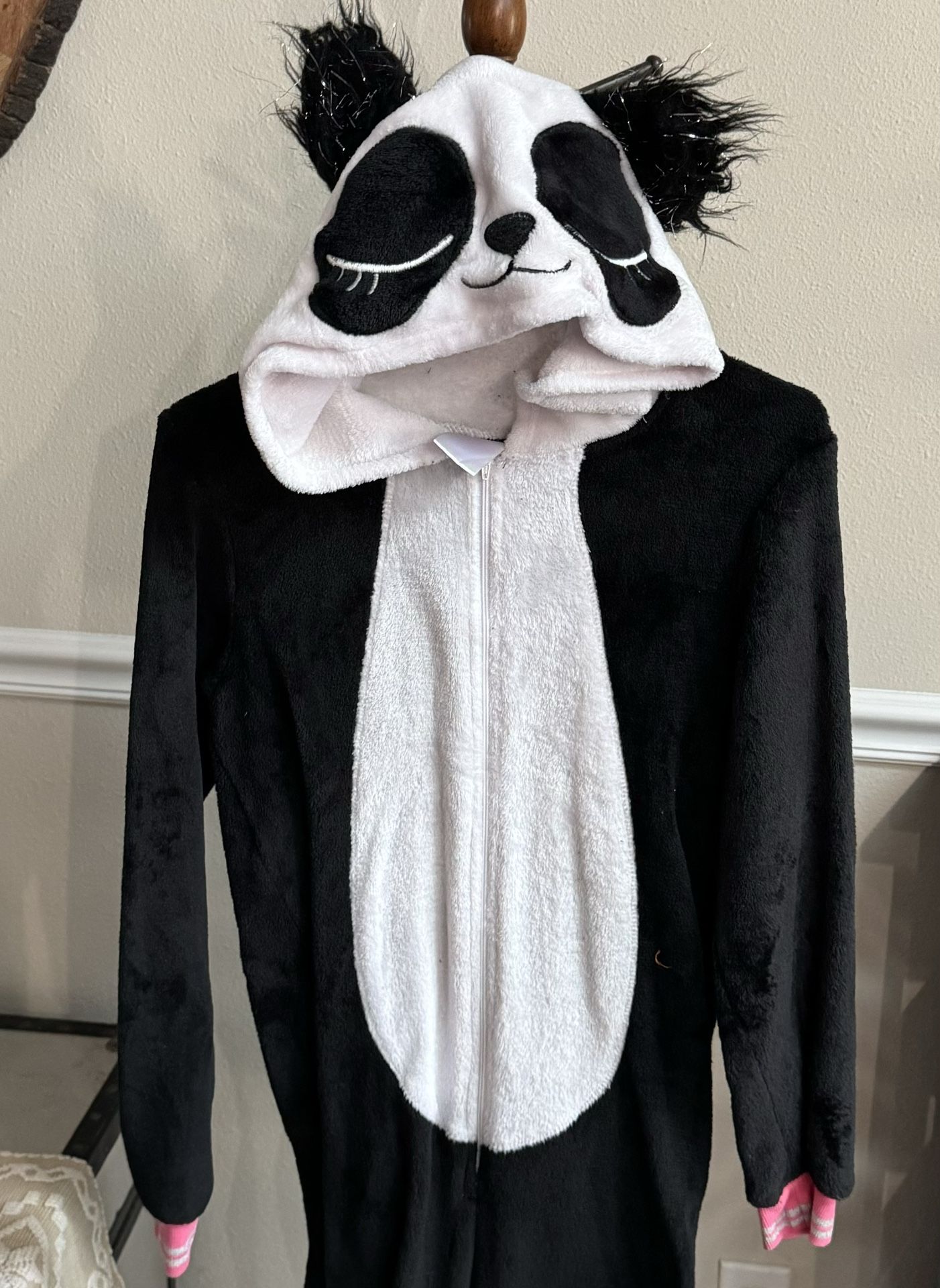 Child Panda PJ Costume size large Just $5 xox