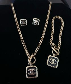 Gold plated cc logo Jewelry set