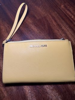 Michael Kors Jet Set Travel Double Zip Wristlet - Sunshine