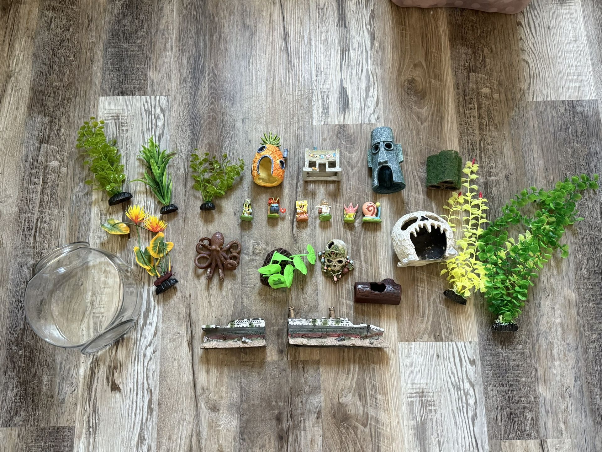 Fish Aquarium Decor & Small Fish Tank