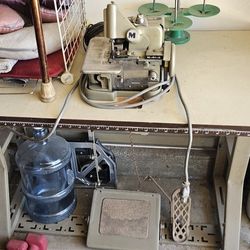 Overlock Sewing Machine