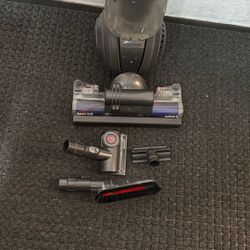 Dyson Animal 2 Vacuum w. Accessories - One Brush Needs Repair 