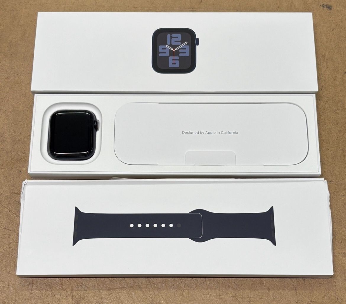 Apple Watch SE (2nd Gen) [GPS + Cellular 44mm] Smartwatch with Midnight Aluminum Case and Midnight Sport Band - M/L. Fitness & Sleep Tracker, Crash De