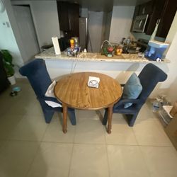 Dinning Table And Chairs 