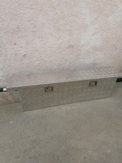 Aluminum tool box for trucks