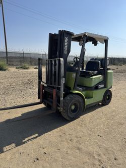 2010 Clark CGP25 Forklift