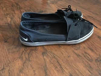 Nike flats size 9
