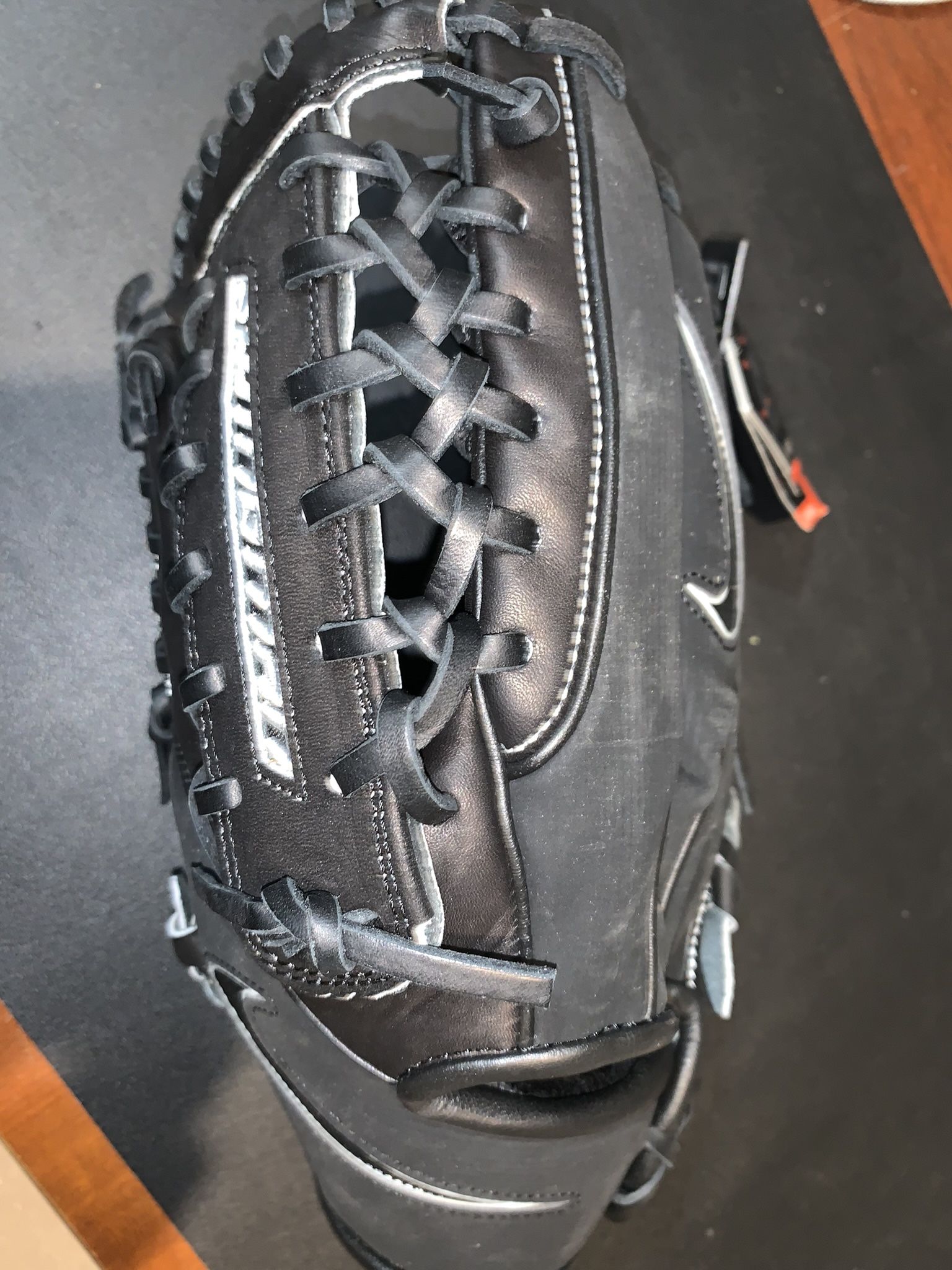 Nike Swingman Baseball Glove Mitt New Unisex 12.5 FLRT