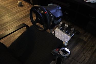 Thrustmaster T500 RS, with 3-pedals and Optional Shifter and WheelStandPro stand (PC/PS)
