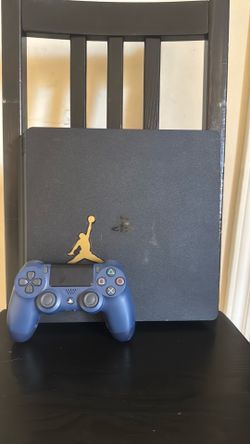 PS4 With controller
