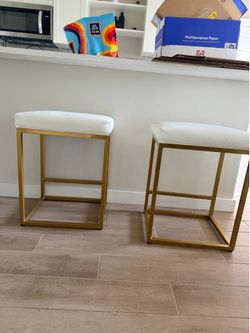 24” White modern kitchen counter bar stools plus additional items