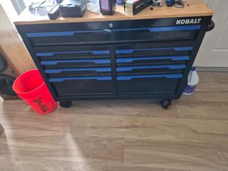 Kolbalt tool box on wheels