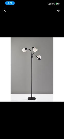 Mainstays 3 Head Adjustable floor lamp, Black with white plastic shades, Classic, Young adult, Adult use
