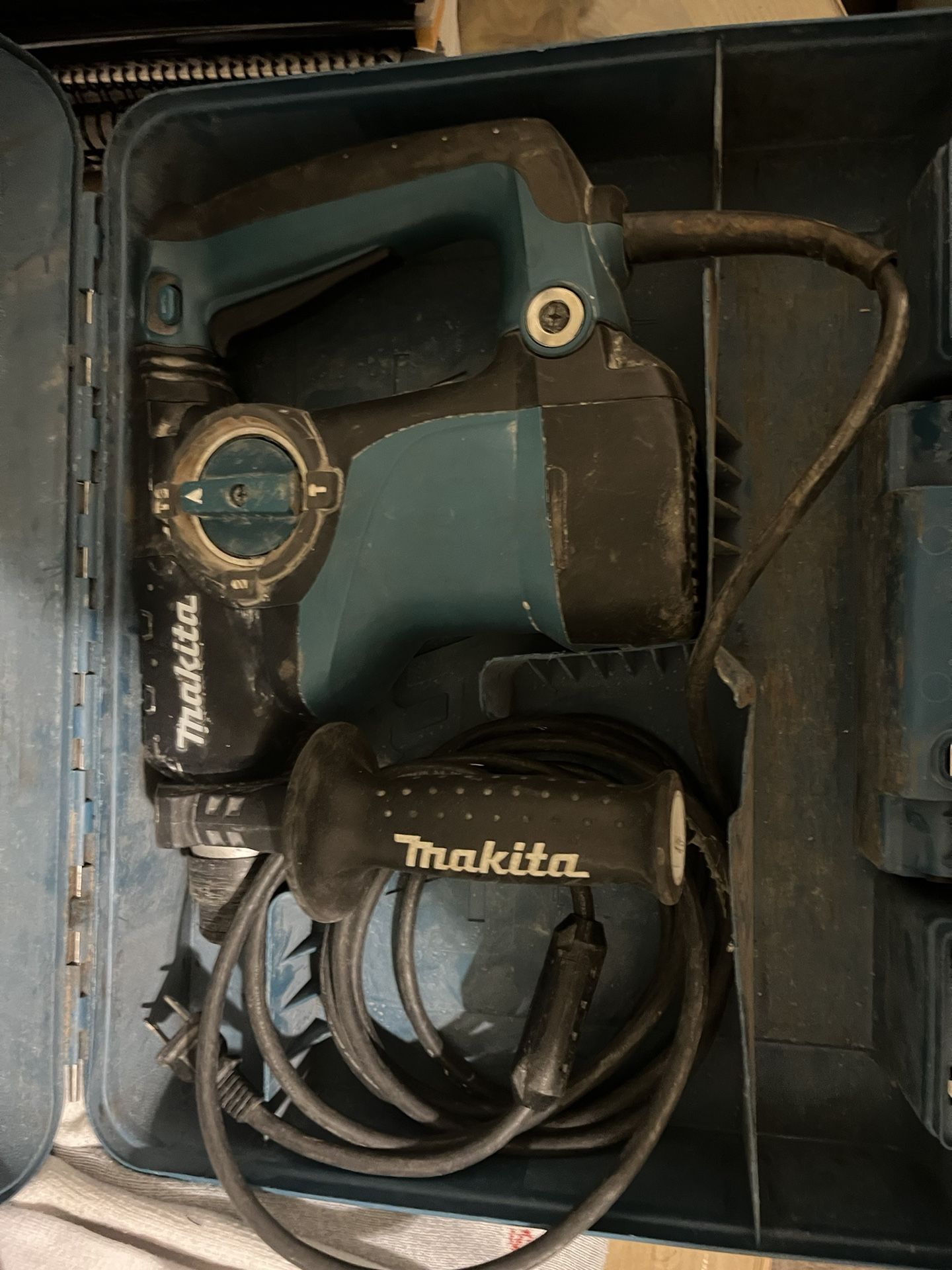 Makita Roto Hammer M# HR2811F