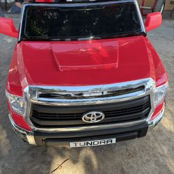 Ride on Truck Car, 12V Licensed Toyota Tundra Ride on Car w/Remote Control, Battery Powered Electric Car with Music, Spring Suspension, 3 Speeds, LED 