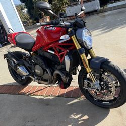 Ducati Monster 1200s 