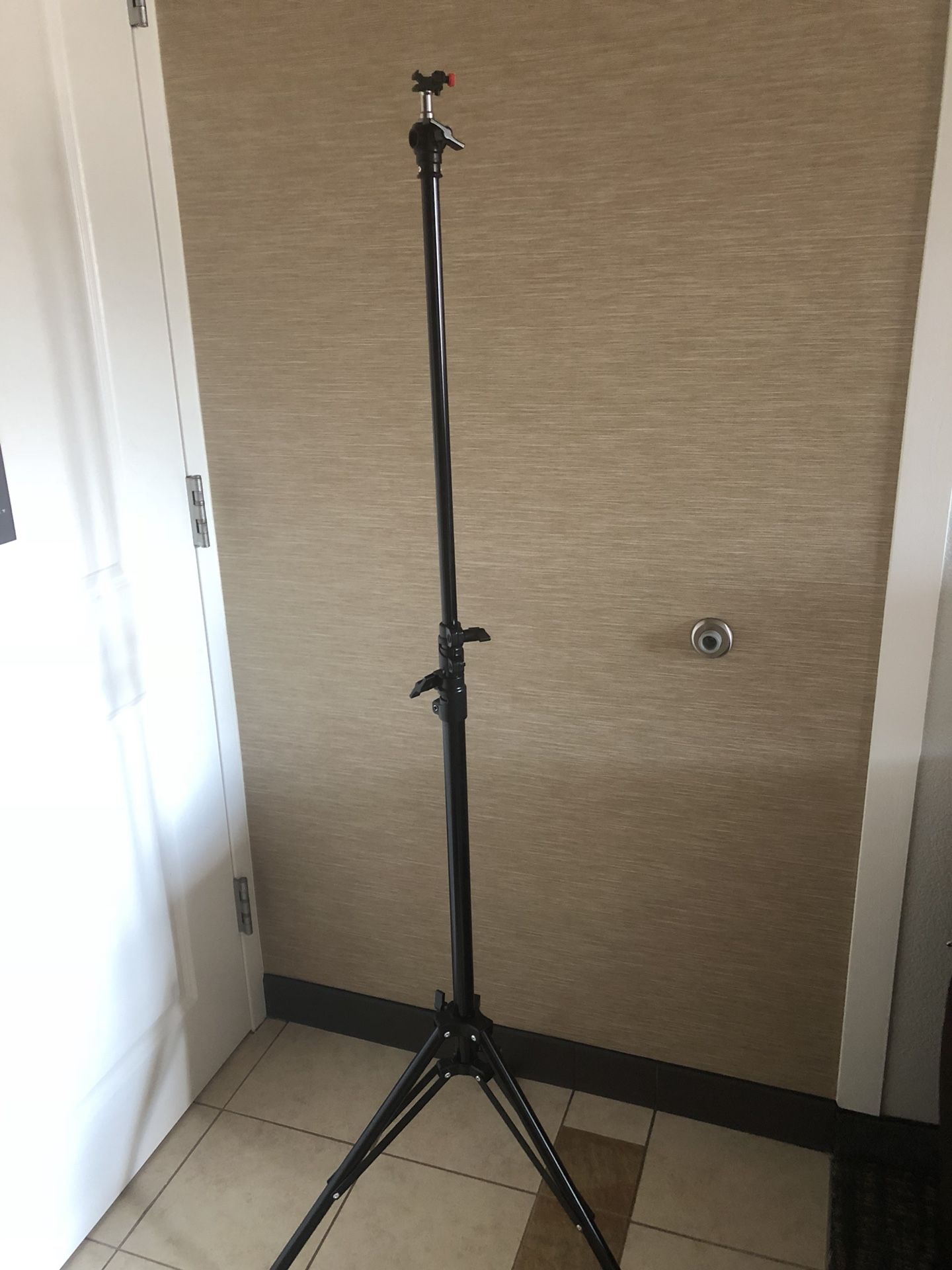 7 foot Stand (camera equipment)