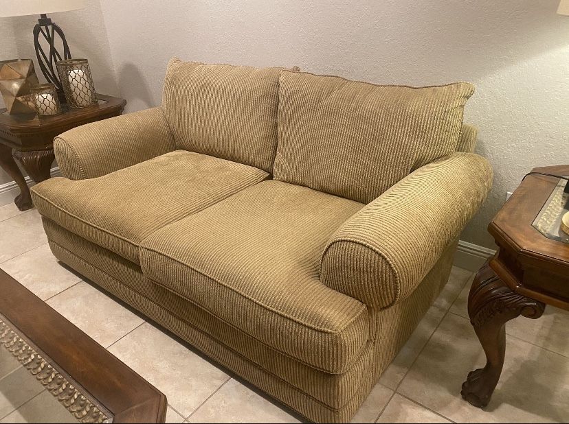 Couch / Sofa & Loveseat Set