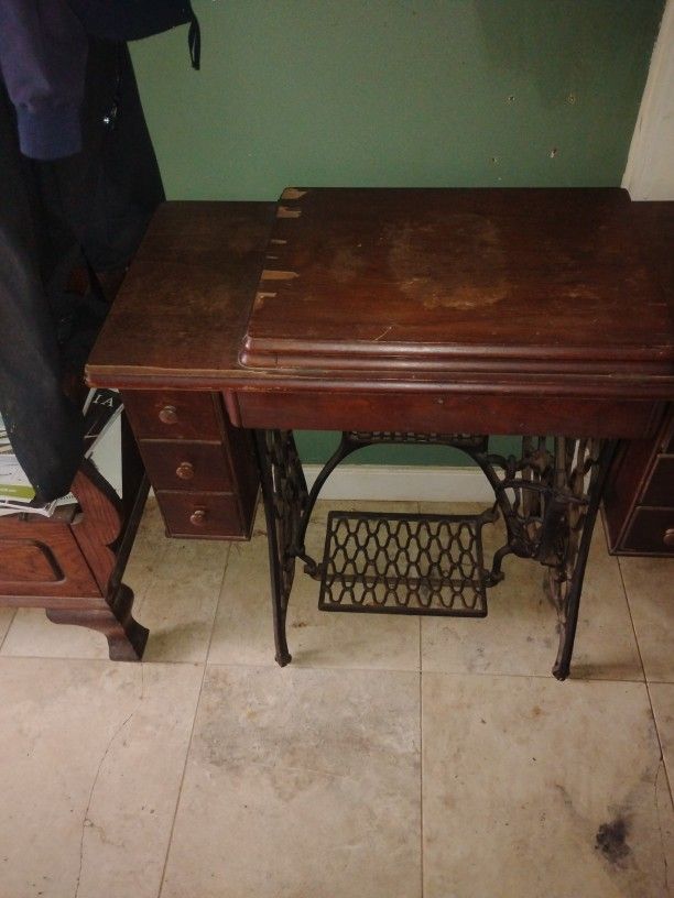 Singer Sewing Machine