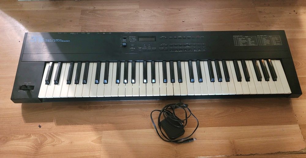 Roland D-5 Vintage Synthesizer 