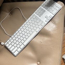 Apple Keyboard 